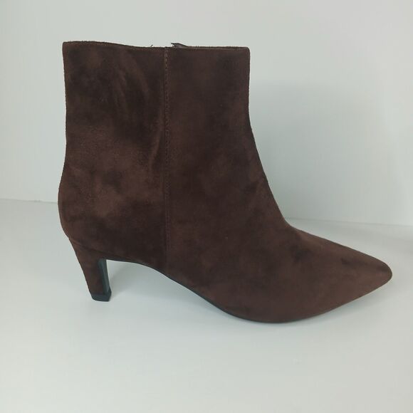 Universal Thread Women's 9.5 Brown Pointed Toe Faux Suede Ankle Heel Boots New - Picture 1 of 6